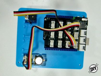 Les câbles Grove branchés sur le Base Shield